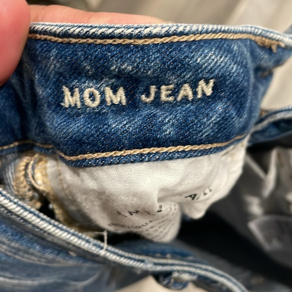 American Eagle 🦅 MOM Jean - Picture 8 of 9